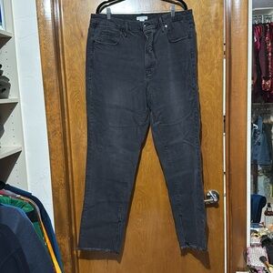 Good American size 16 black denim with slits at the ankles